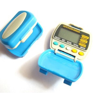 Clamshell pedometer